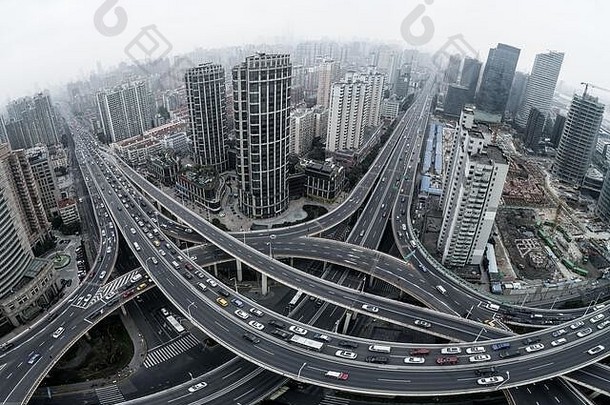 空中视图高速公路天桥<strong>城市</strong>多云的一天
