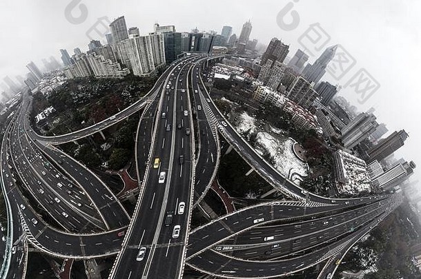 空中视图高速公路天桥<strong>城市</strong>雪一天