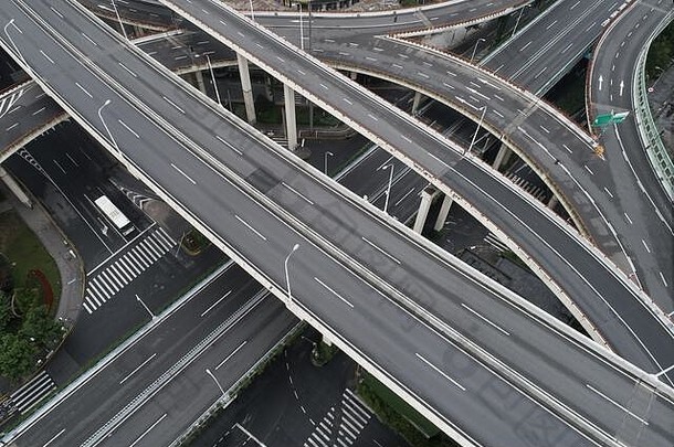 空中视图单车开车空高速公路天桥城市