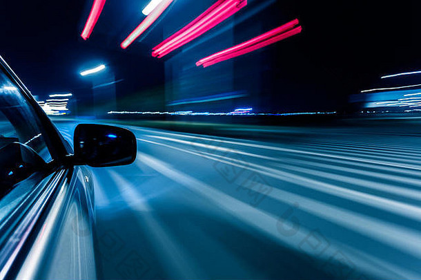 视图一边高速车晚上运动模糊中国