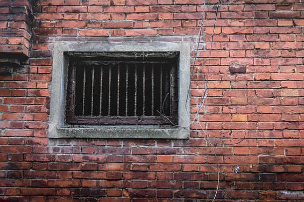 片段被遗弃的砖房子关闭窗口铁酒吧城市上海中国