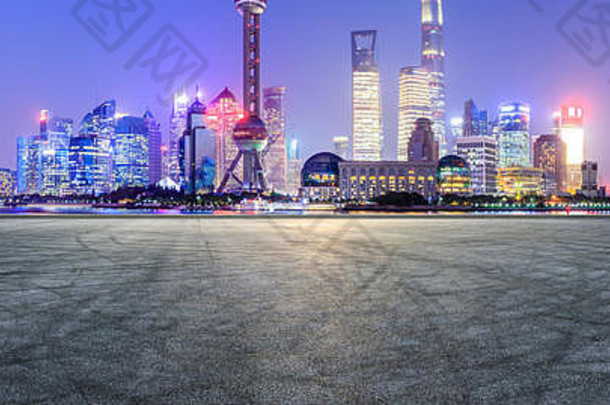 空沥青广场地面全景城市天际线上海中国