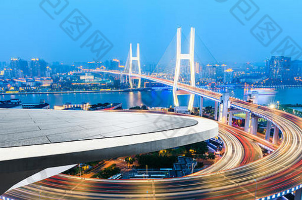 空广场平台桥建筑晚上上海中国