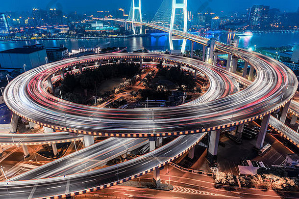 美丽的南浦桥晚上十字架黄埔河上海中国