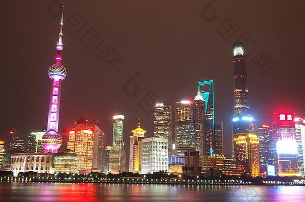 上海中国10月视图履行。上海的天际线晚上