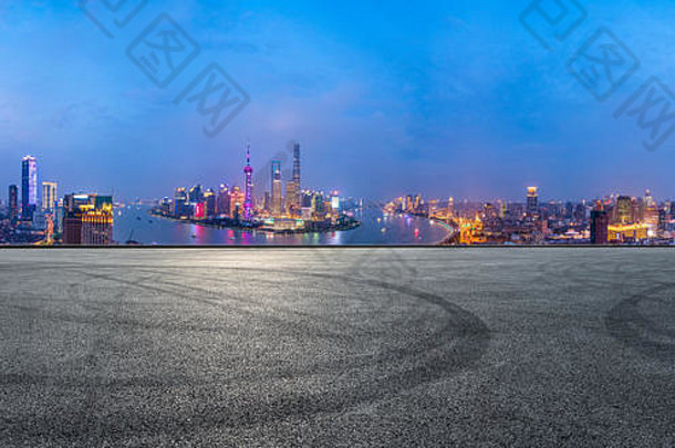 上海天际线全景视图沥青路晚上中国