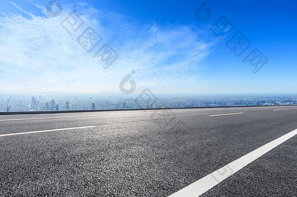 上海城市天际线空沥青路风景中国