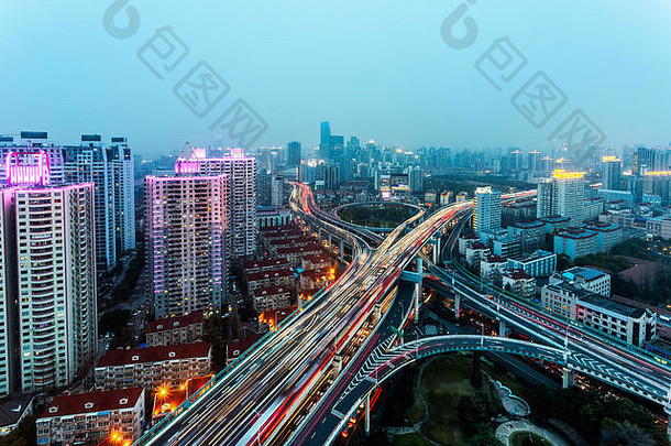 空中视图天桥晚上<strong>上海</strong>中国