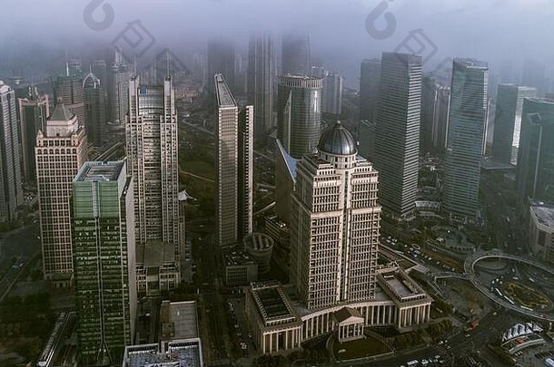 空中视图<strong>上海</strong>具有里程碑意义的建筑雾