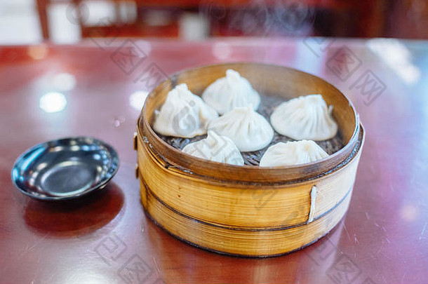 上海汤饺子xiaolongbao