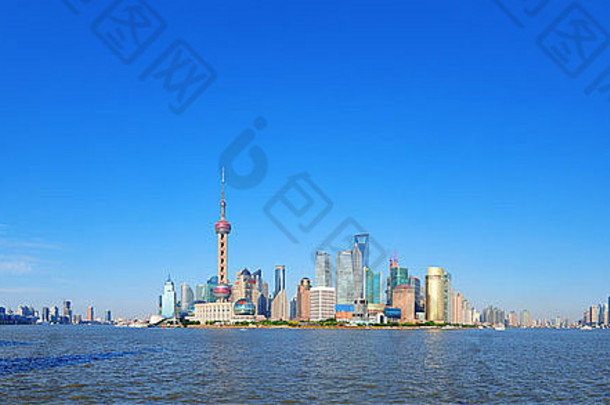上海天际线全景摩天大楼蓝色的清晰的天空黄埔河