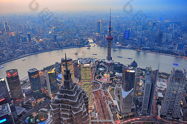 上海空中视图日落城市摩天大楼河