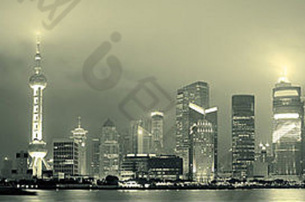 上海天际线全景黑色的白色晚上