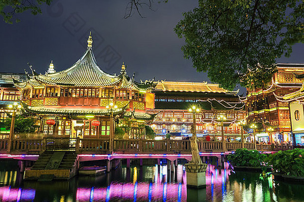 美丽的上海豫园万丽花园晚上