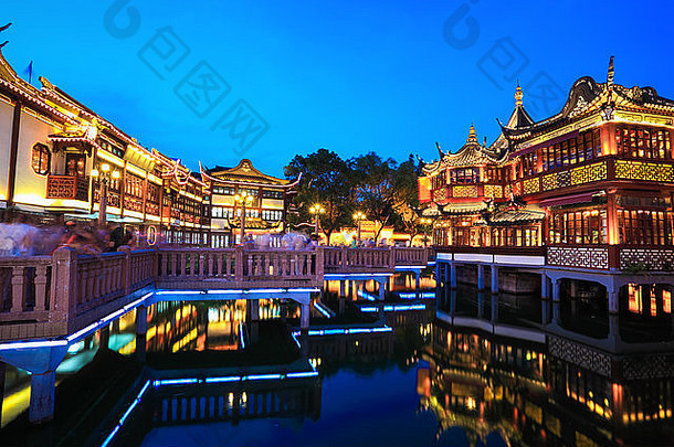 美丽的上海<strong>豫园</strong>万丽花园晚上