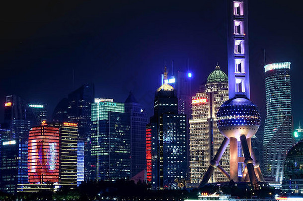 上海中国俊夜景lujiazui天际线履行。黄埔变焦晚上视图一切