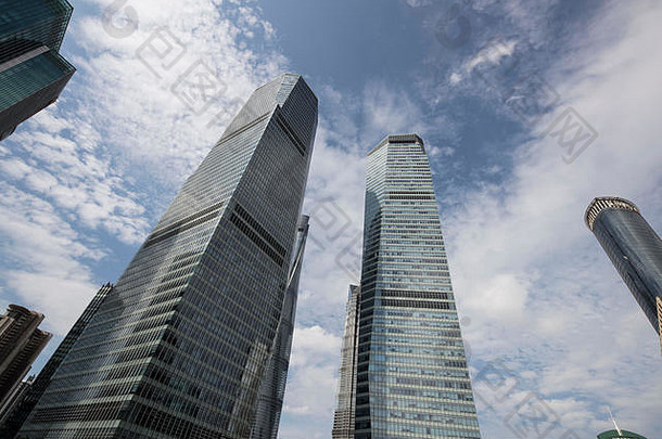 摩天大楼大现代城市体系结构的角度来看视图上海中国9月