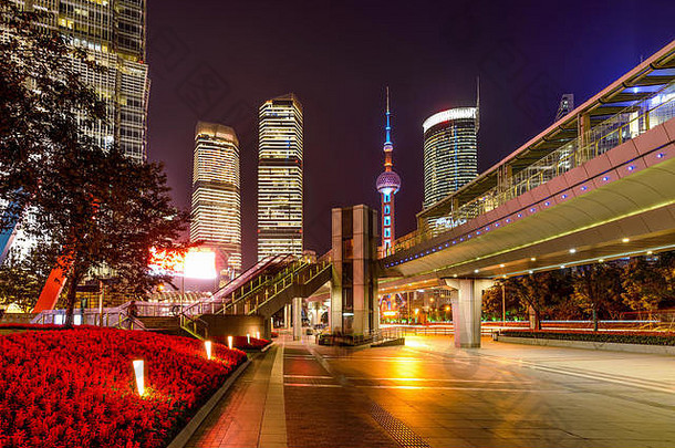 世纪大道晚上晚上视图广泛的明亮的色彩斑斓的现代人行道上世纪大道主要街lujiazui上海中国