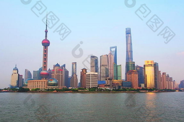 上海金融中心一边上海中国7月