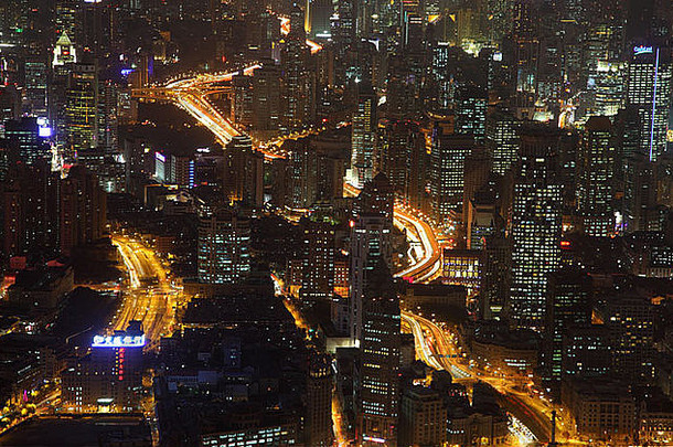 城市上海照亮晚上