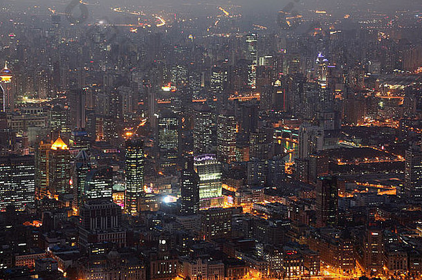 城市上海照亮晚上
