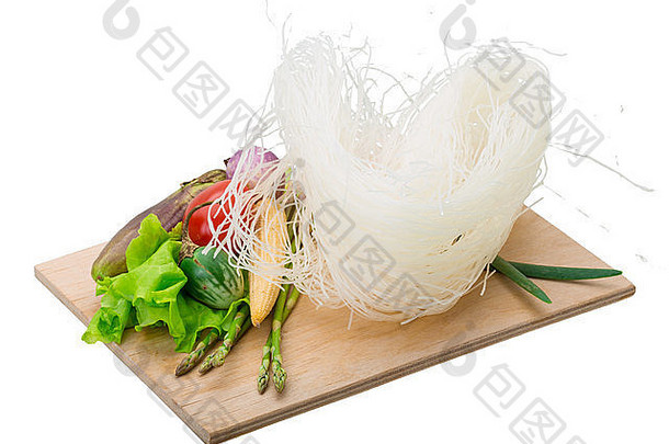 生大米面条芦笋蔬菜