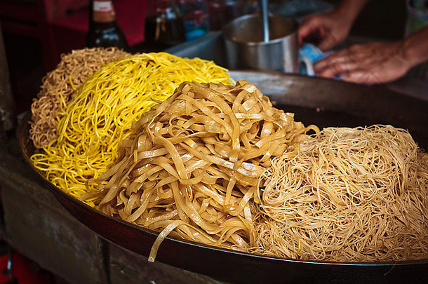 泰国街食物各种各样的面条曼谷