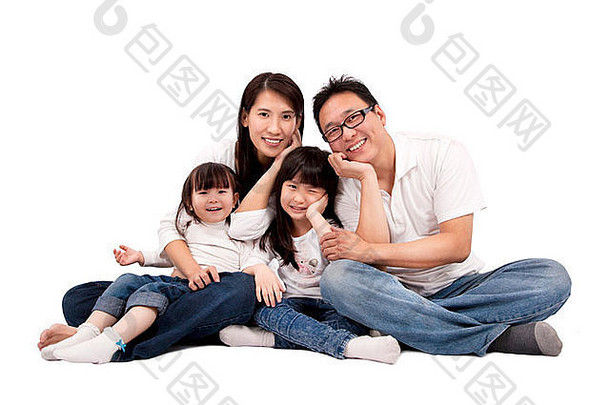 亚洲家庭孤立的白色