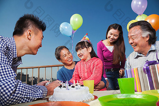 生日部分multi-generation家庭