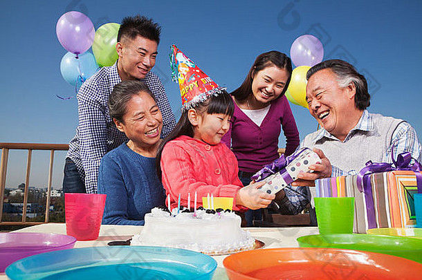 生日部分multi-generation家庭