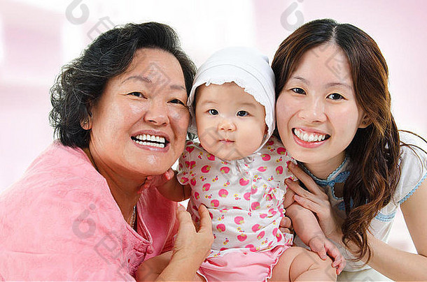 家庭首页一代又一代亚洲家庭祖母妈妈。（外）孙女