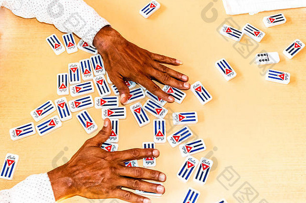 传统的多米诺骨牌游戏哈瓦那古巴