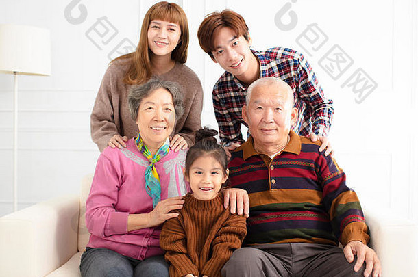 快乐一代又一代亚洲家庭沙发
