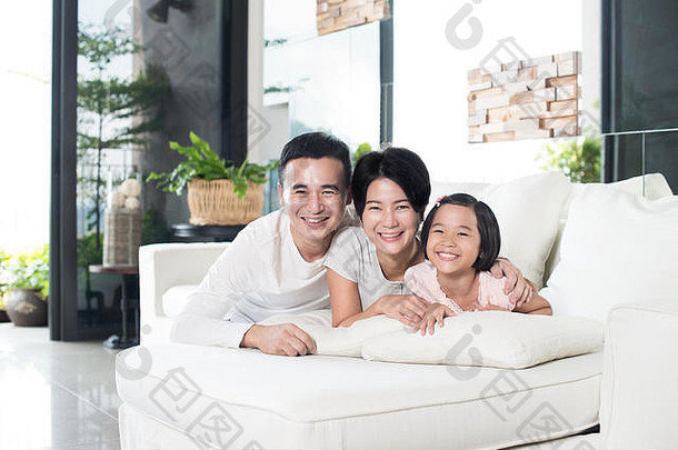 年轻的亚洲家庭首页