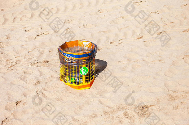 垃圾容器浪费垃圾沙子海滩