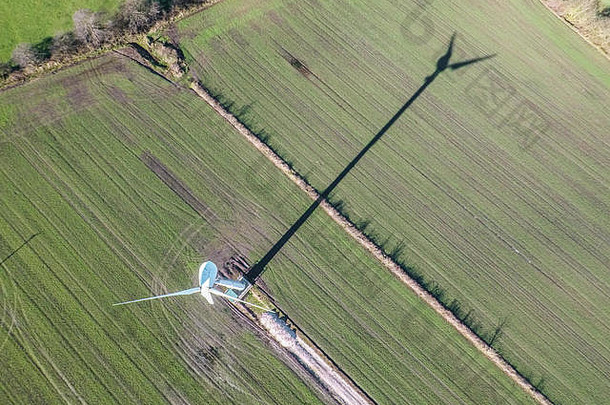 风涡轮机农业字段夏天一天能源生产清洁可再生能源空中拍摄斯塔福德郡