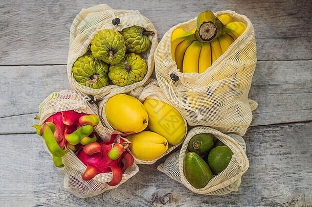 水果可重用的袋时尚的木厨房表面浪费概念塑料免费的概念健康的清洁吃饮食排毒夏天