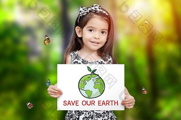 孩子们持有纸画地球绿色幼苗增长词保存地球绿色树背景蝴蝶飞行孩子们