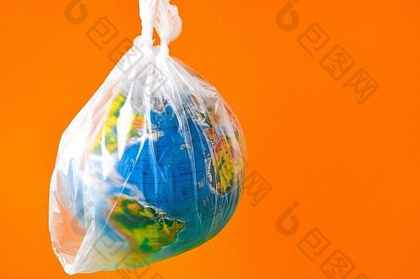 球形式全球塑料袋概念塑料污染地球世界环境一天概念玩具世界全球白色