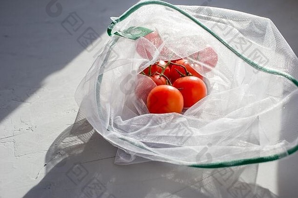 西红柿可重用的袋混凝土背景浪费概念塑料免费的概念健康的生活概念