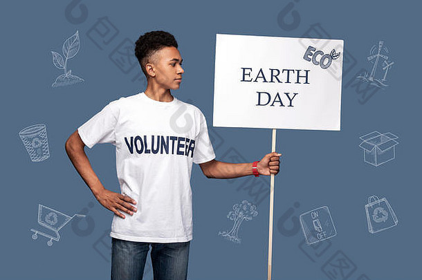 自信志愿者站标志地球一天