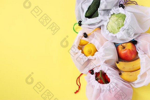 <strong>水果</strong>蔬菜可重用的生态友好的网袋明亮的黄色的背景空间文本浪费概念停止污染前视图