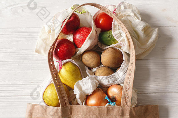 食品杂货生态袋生态自然袋水果蔬菜生态友好的平躺可持续发展的生活方式概念浪费食物购物