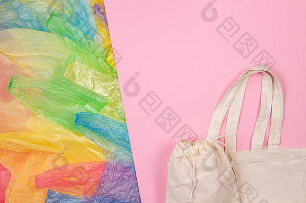五彩缤纷的塑料袋生态自然可重用的购物袋粉红色的背景浪费生态友好的塑料概念
