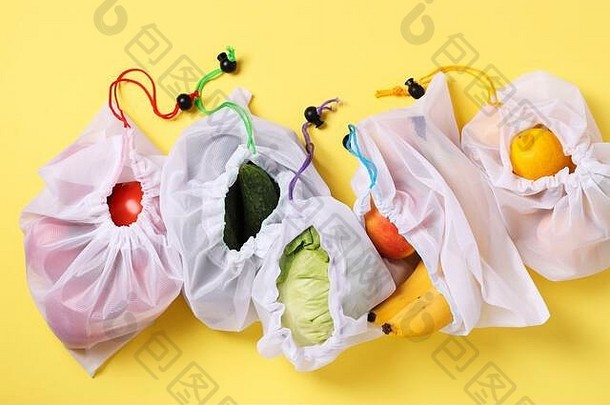 水果蔬菜可重用的生态友好的网袋明亮的黄色的背景浪费概念停止污染