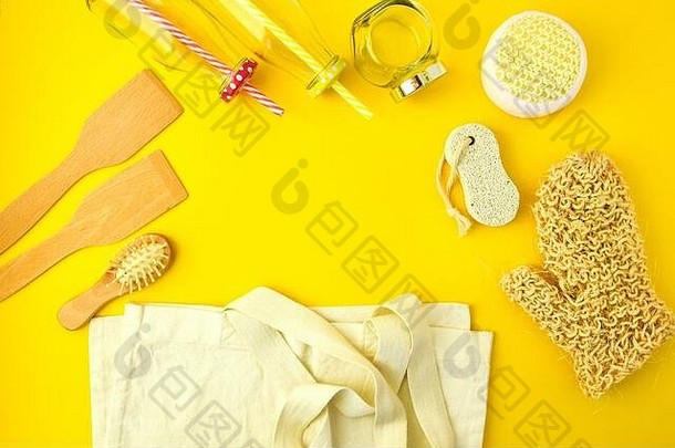 浪费概念纺织生态袋玻璃罐子木头发刷毛巾黄色的背景复制空间