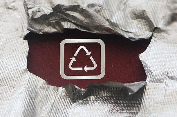 回收图标象征银黑暗红色的撕裂箔纸生态健康的生活重用减少概念