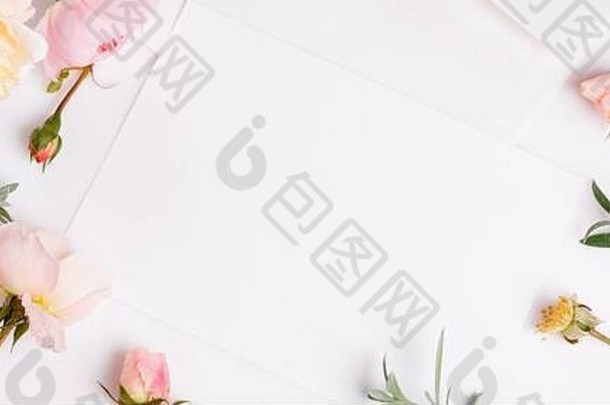 信白色信封白色背景粉红色的英语玫瑰邀请卡片爱信