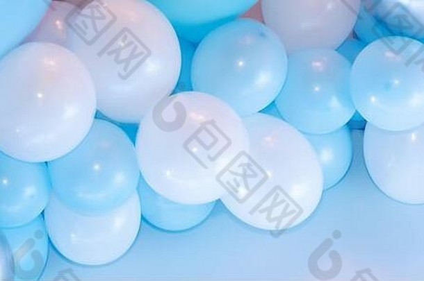 色彩斑斓的气球背景头昏眼花的柔和的彩色的软焦点蓝色的白色银气球<strong>照片墙</strong>生日装饰