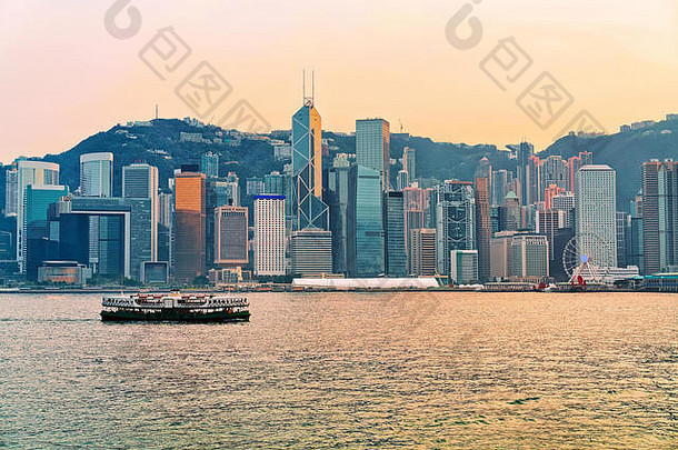 明星渡船维多利亚港在香港香港日落视图九龙岛